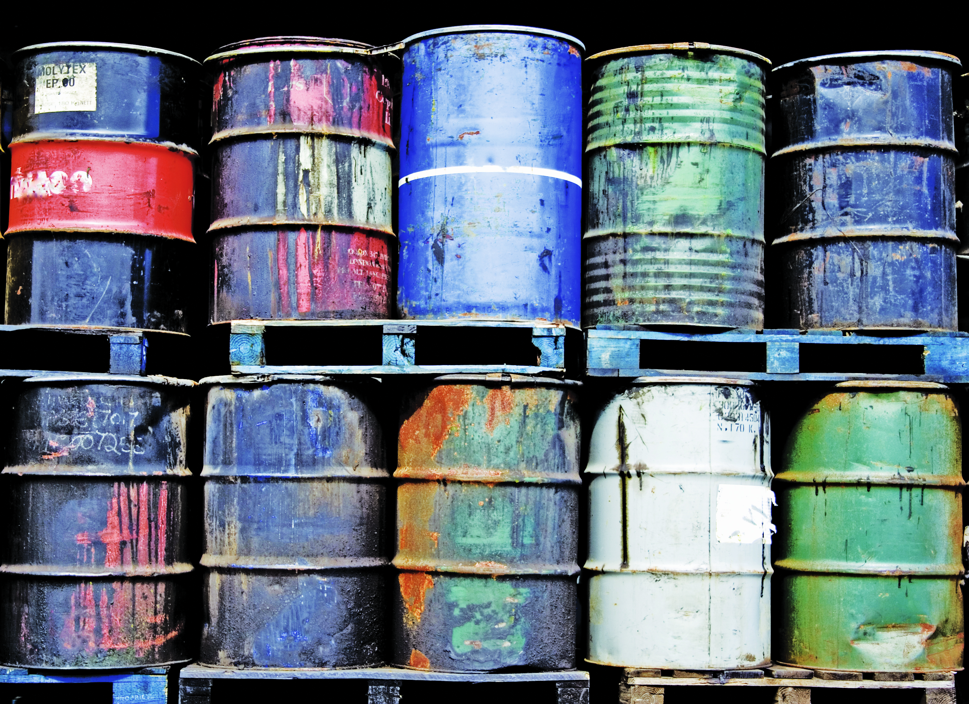 Продам нефтепродукты. Бочка металлическая нефтяная. Бочка масла. Славнефть янос продукция. Дизельное топливо.